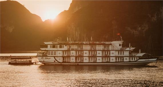 Du thuyền Bhaya Classic Hạ Long